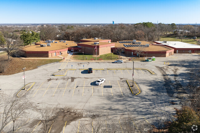 Sherwood Elementary School in Arnold, MO prioritizes learning and collaboration.