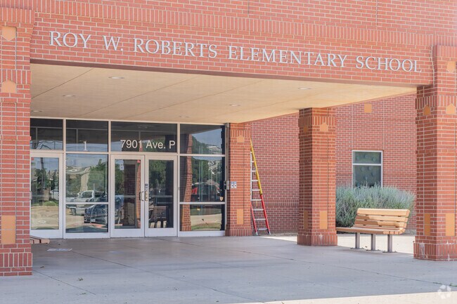 Roy W. Roberts Elementary School offer a variety of programs that challenge children.
