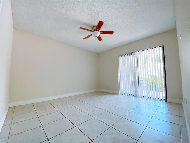 530 S Park Rd, Hollywood, FL 33021 - photo 4