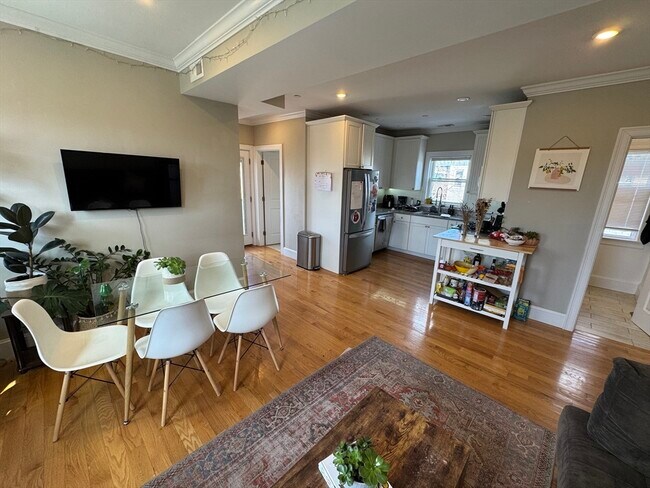 183 River St unit 3, Cambridge, MA 02139 - photo 3