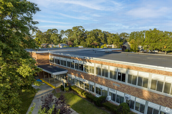 Park Avenue School in North Bellmore has 300 students in grades K-6 with a ratio of 12:1.