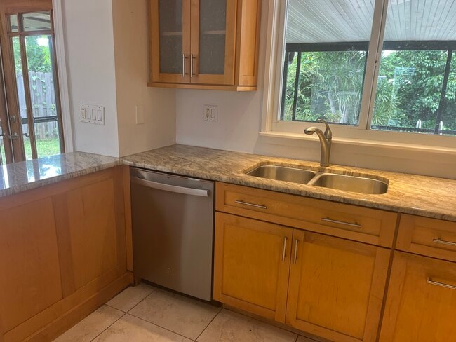 1287 Cooper Dr, Naples, FL 34103 - photo 4