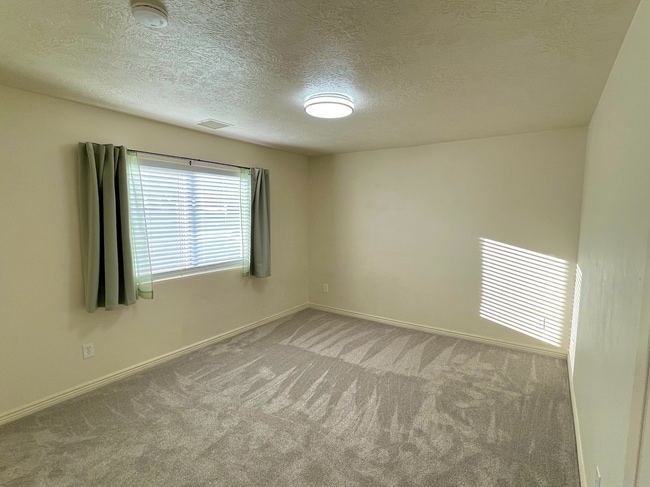 1010 N 1800 E, Saint George, UT 84770 - photo 5