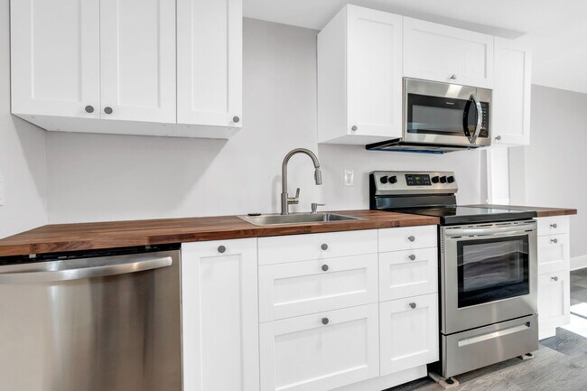 1050 Tilden St NW unit C, Atlanta, GA 30318 - photo 3