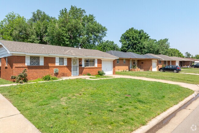 Brick and siding are typical facades in Mayridge.