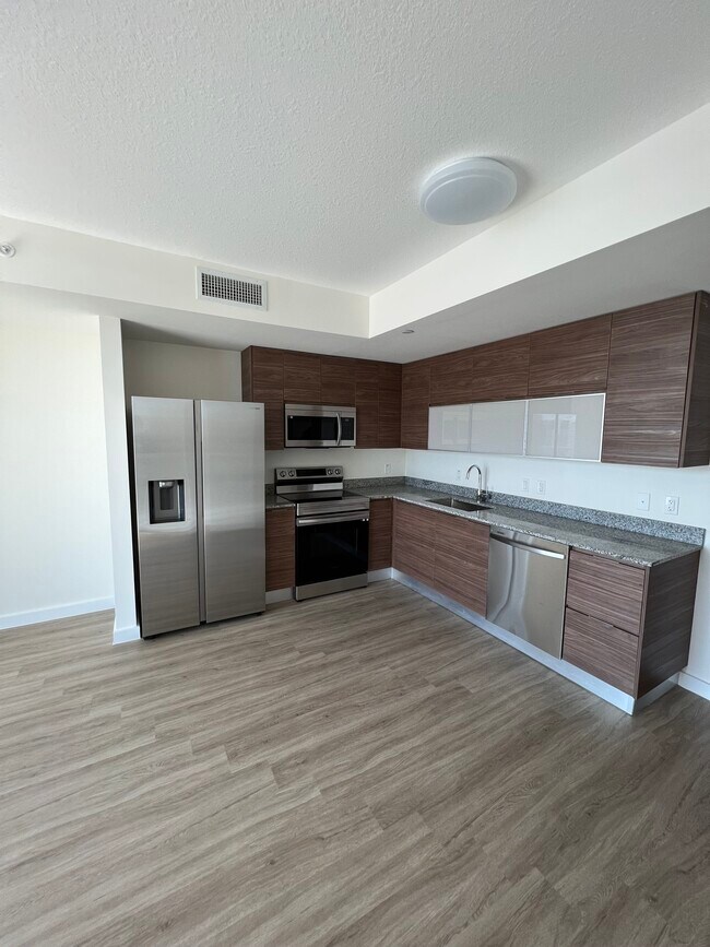 467 SW 4th St, Miami, FL 33130 - photo 3