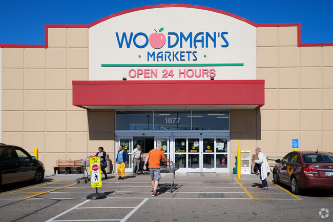 Woodmans Markets is a quality place for your grocery needs when calling Little Farms your home.