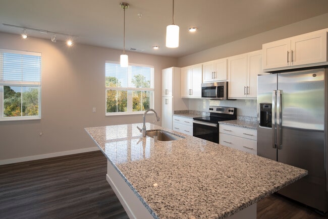 Elm Grove Heights (Luxury Senior Living), Elm Grove, WI 53122 - photo 5