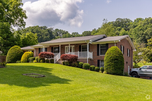 Beautifully maintained Brick Ranch homes are plentiful in Morrison City.