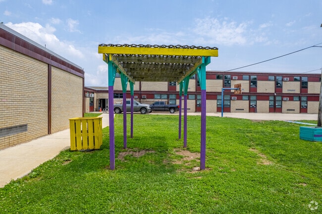Yeadon's William B. Evans Elementary School has a student to teacher ratio of 14:1.