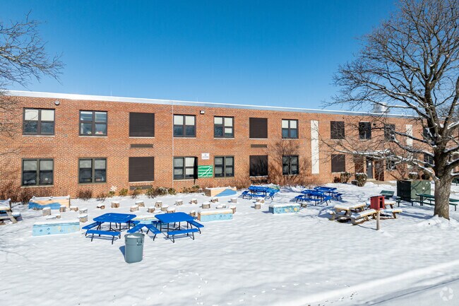 Dickey Hill Elementary has a 13:1 student:teacher ratio.