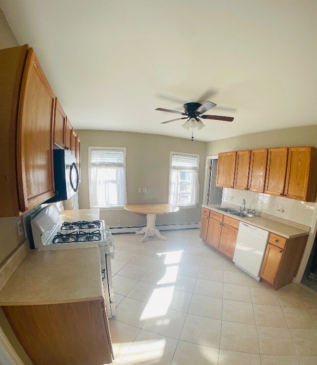 634 East St unit 634 East St, New Britain, CT 06051 - photo 3