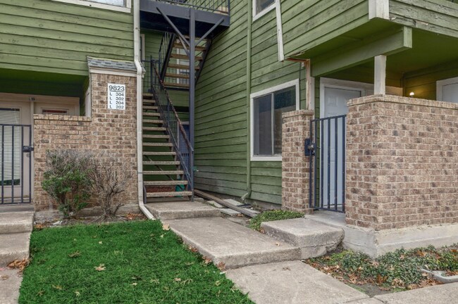 9823 Walnut St unit L304, Dallas, TX 75243 - photo 2