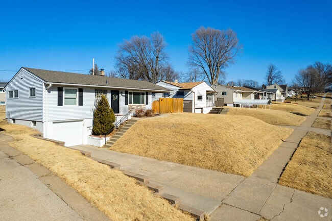 Ranch-style homes are common in Robin Hill.