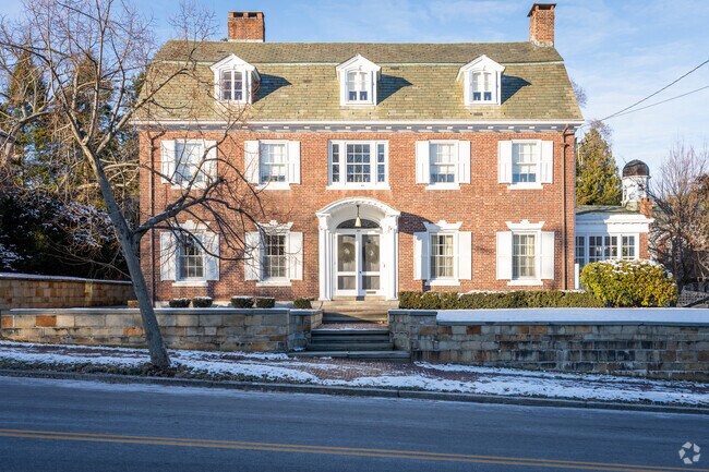 Discover stunning Georgian colonial homes in the historic College Hill neighborhood of RI.