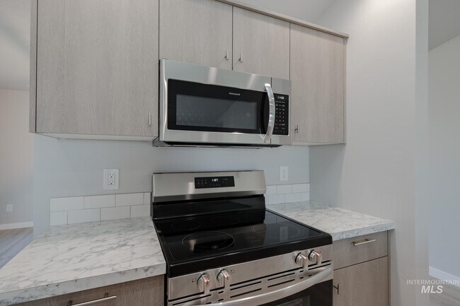 285 N Carnesbill Ave, Kuna, ID 83634 - photo 6