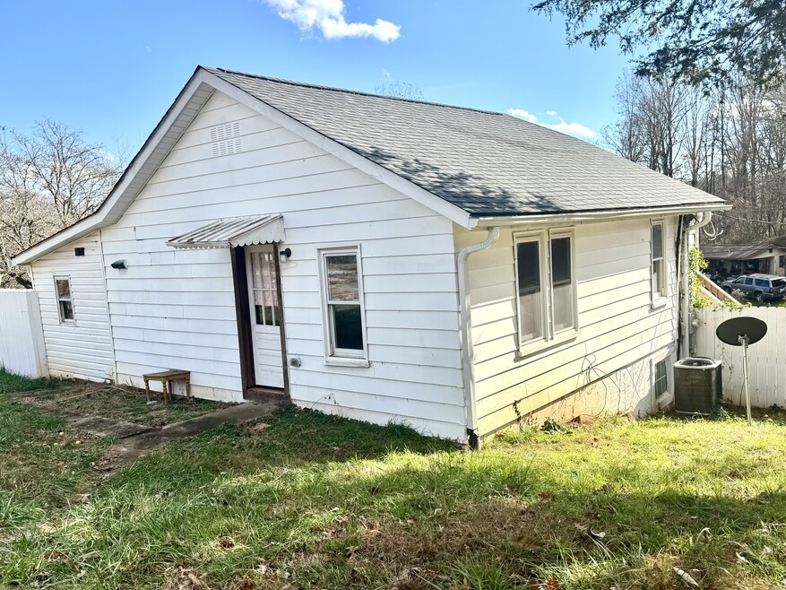 640 Prospect Dr, North Wilkesboro, NC 28659 - photo 1