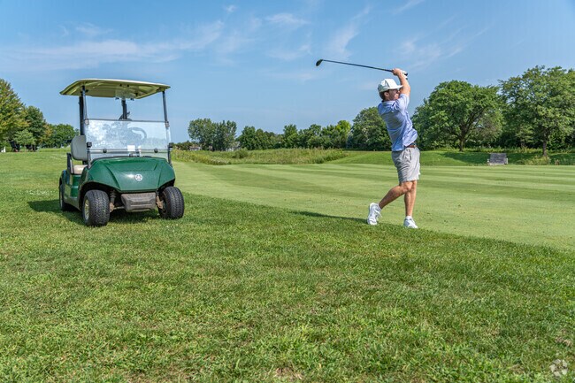 Residents can tee off at Mill Creek Golf Course, located in the center of Mill Creek.