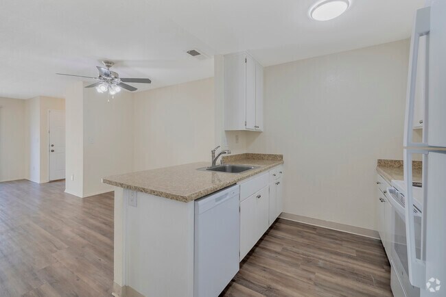 2BR, 1.5BA - 1040 SF - Kitchen
