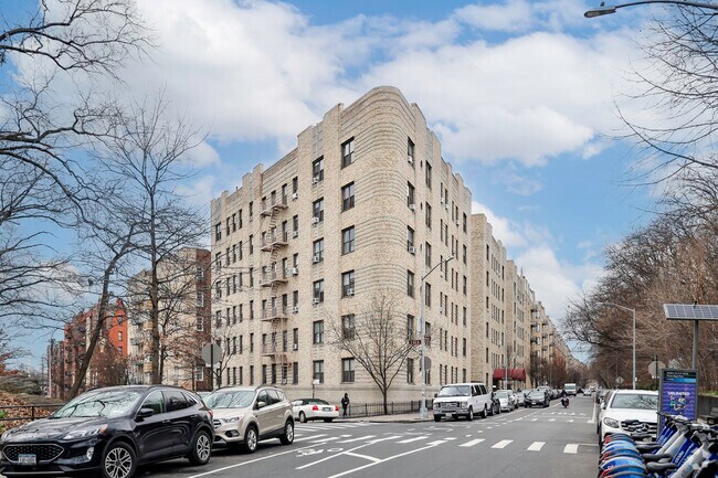 In the Morris Heights community you can choose from many different types of Co-op buildings.