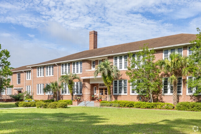 Enroll at Carolyn Beatrice Parker Elementary School for public education in University Park.