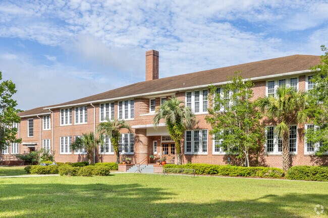 Enroll at Carolyn Beatrice Parker Elementary School for public education in University Park.