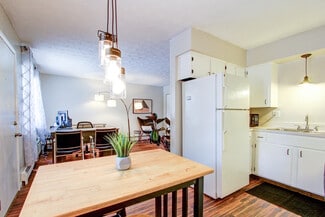 2979 Chenoweth Rd, Akron, OH 44312