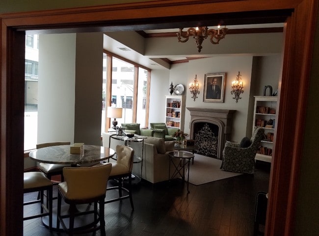 Lobby sitting and entertainment room