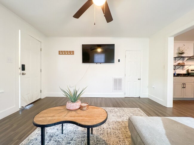 206 Tremont Ave unit ID1234790P, Greenville, SC 29605 - photo 2