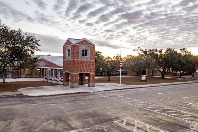 Bell Elementary School has a 19 to 1 student to teacher ratio.