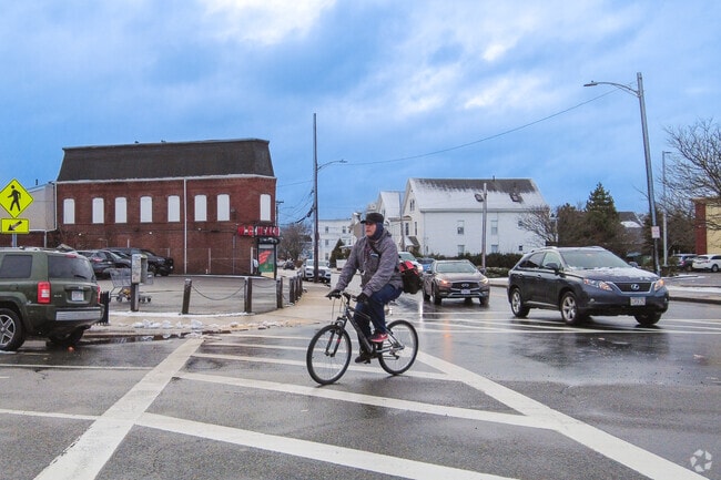 Cycling makes getting around Central Lynn a breeze.