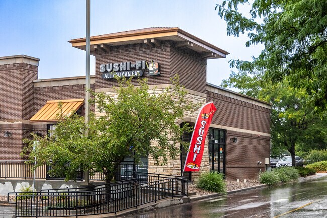 Warren Shores residents can choose from a variety of cuisines.