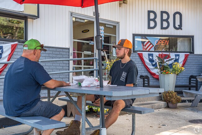 Annie's Eats features original, handmade barbecue rubs and sauces.