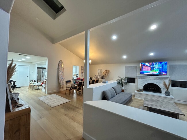 1728 Santa Ana Ave unit A, Costa Mesa, CA 92627 - photo 4