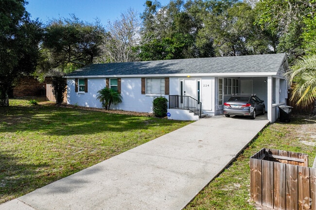 Renovated charming 1950's era ranches are common in Plantation Estates.