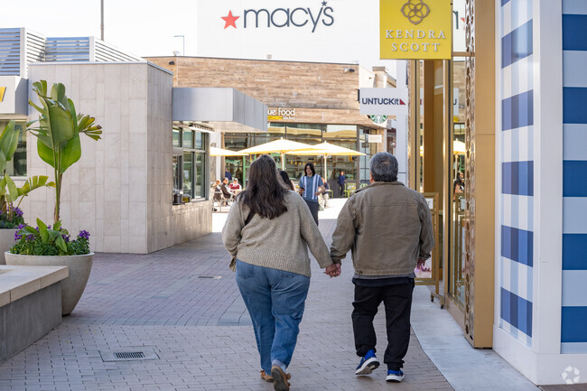 Howe Homestead shoppers enjoy Broadway Plaza.