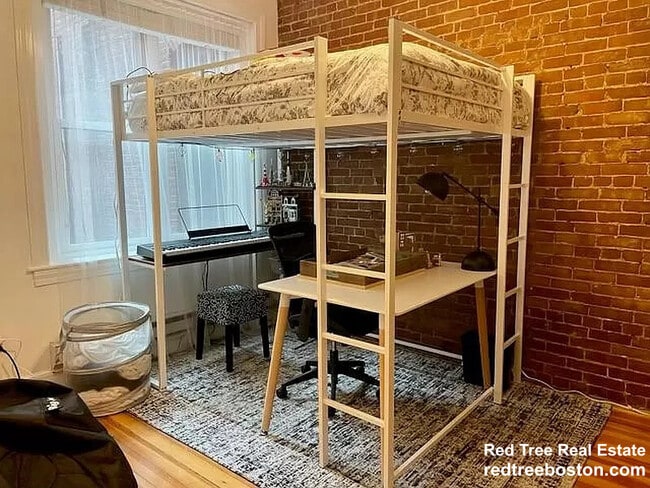 31 Station St, Brookline, MA 02445 - photo 4