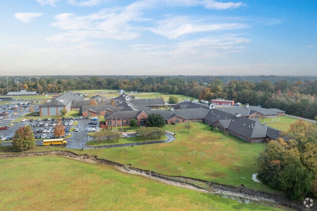 Woodlawn High School has a student body of 1,527 students.