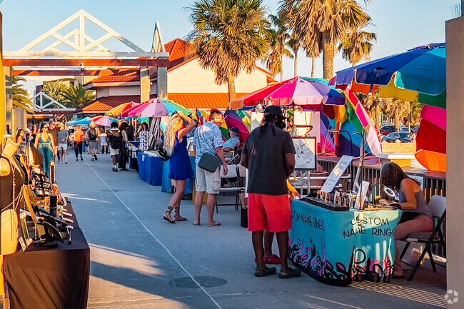 Pier 60 welcomes all Trails of Countryside neighbors to enjoy the sunset events.