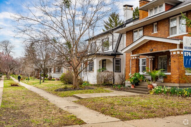 Most streets in Cherokee Seneca have sidewalks conducive to the neighborhood's walkability.