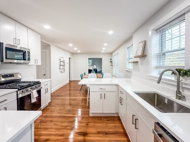 65 Saint James Cir unit 2, Newton, MA 02458 - photo 7