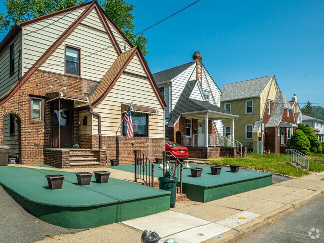 There are a lot of home styles to choose from in Rosemawr.