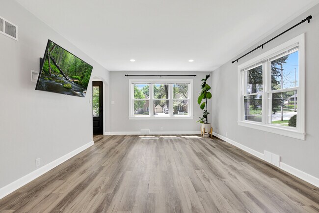 1066 Poplar St unit 1066 Poplar Street L, West Bend, WI 53095 - photo 5