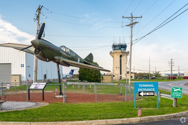 The John Murtha Johnstown-Cambria County Airport is a short drive for traveling Oakland locals,