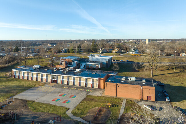 The teacher to student ratio at Keeven Elementary School  is 13 to 1.