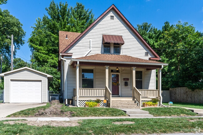 Some residents have detached garages in Jasper Park.