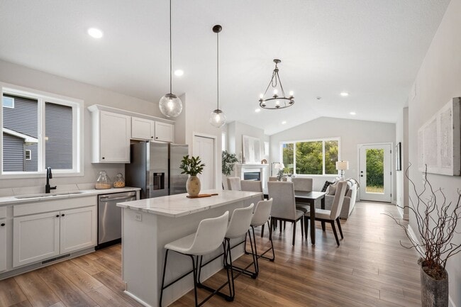 2120 Ridge Pointe Dr, Hastings, MN 55033 - photo 2