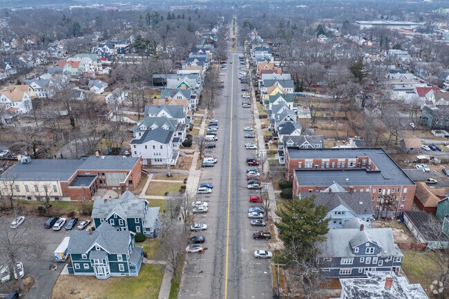 Explore the eshiva Gedolah Rabbinical Institute at 300 Norton St, New Haven, CT 06511.