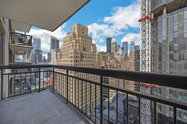 64B W 37th St unit FL21-ID1224044P, New York, NY 10018 - photo 3