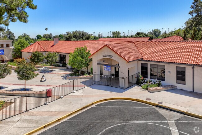 Huntington Middle School serves students from 6-8th grade.